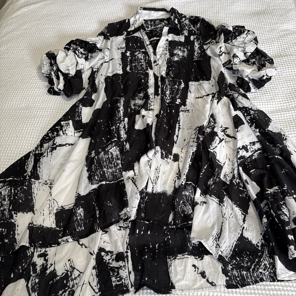 Step In Style Long Shirt Dress 1X White Black Cotton Whimsy Art Flowy NWT READ